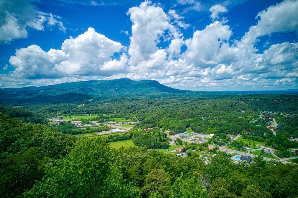 Suite Sensations, Hot Tub, Pool Table, 1089 Free Tickets Each Paid Day, Dollywood And More Pigeon Forge Ngoại thất bức ảnh